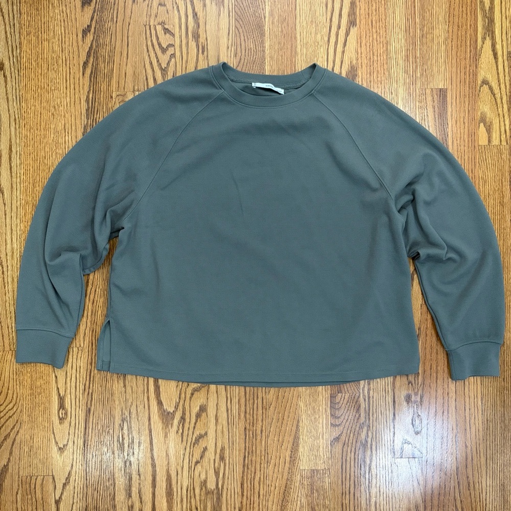 MNG Crewneck Top